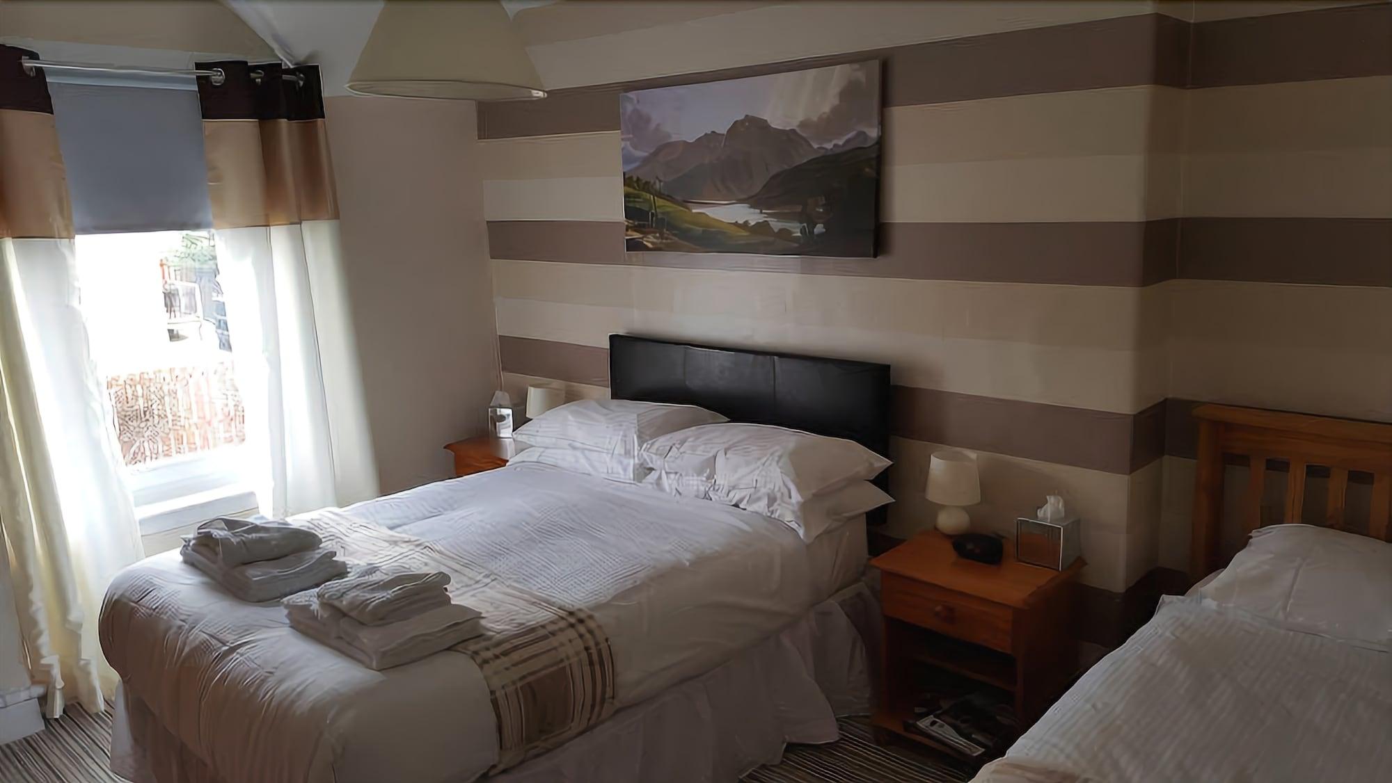 Oyo Inverour Guest House Gairlochy Kültér fotó