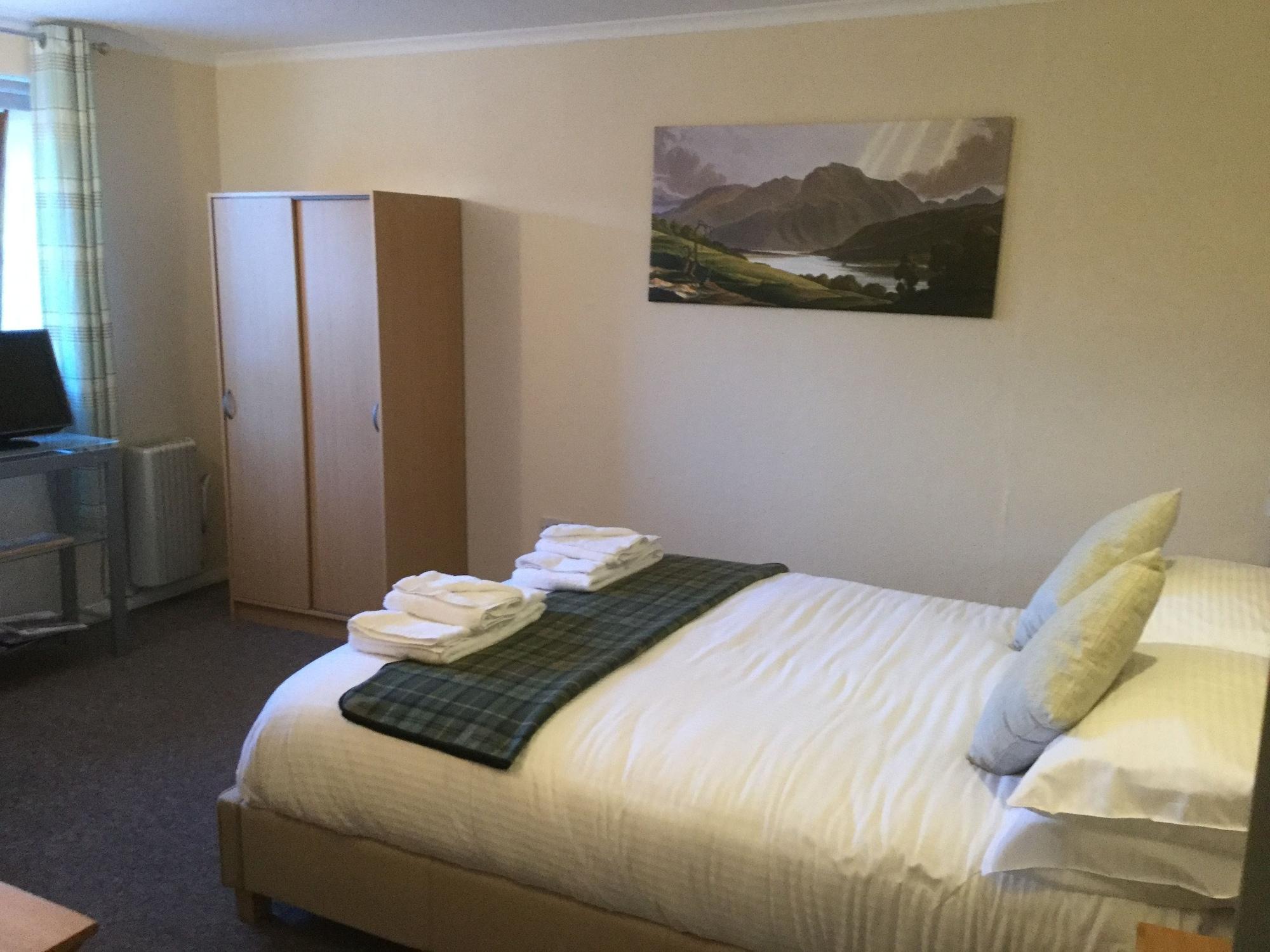 Oyo Inverour Guest House Gairlochy Kültér fotó