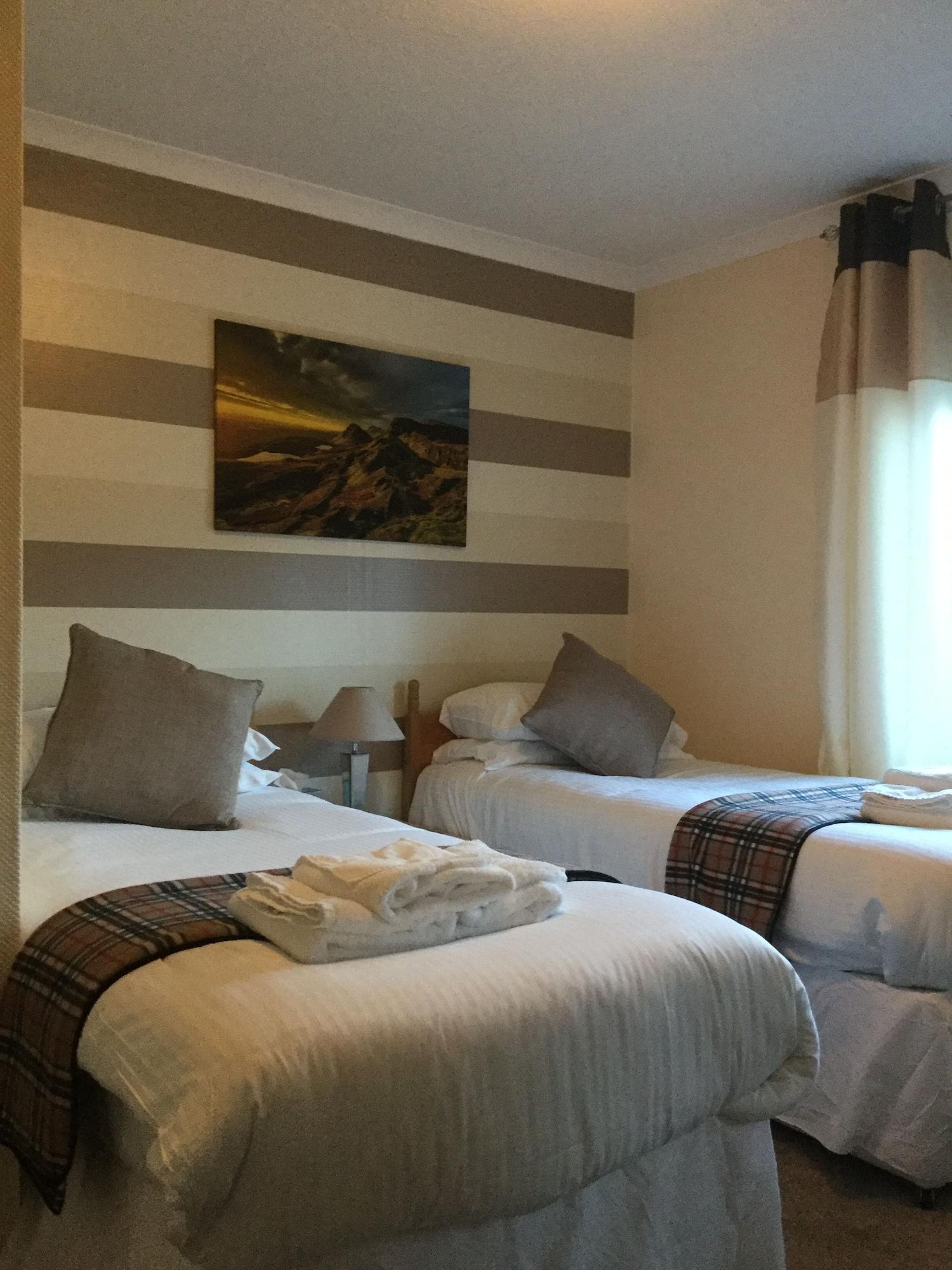 Oyo Inverour Guest House Gairlochy Kültér fotó