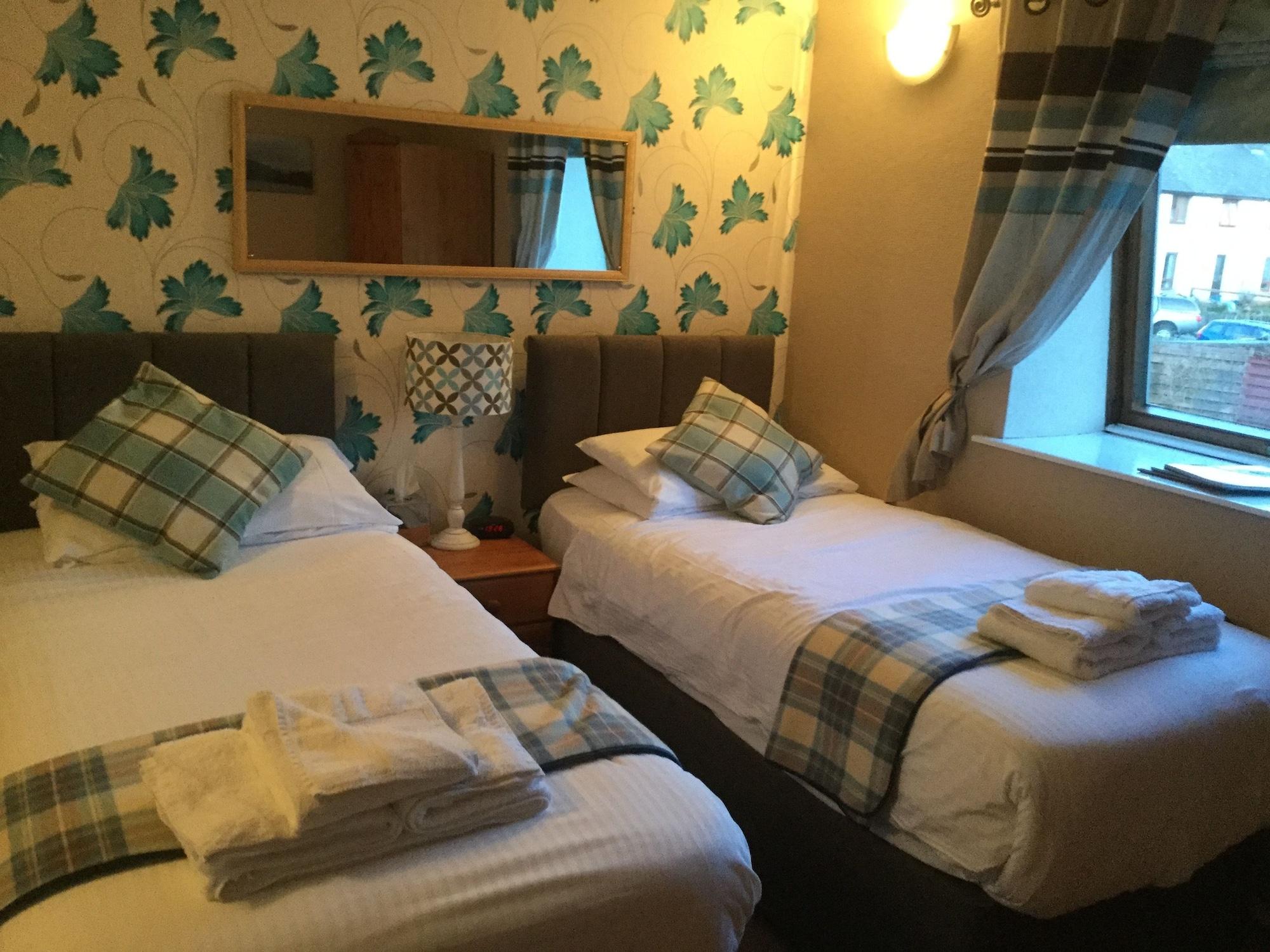 Oyo Inverour Guest House Gairlochy Kültér fotó