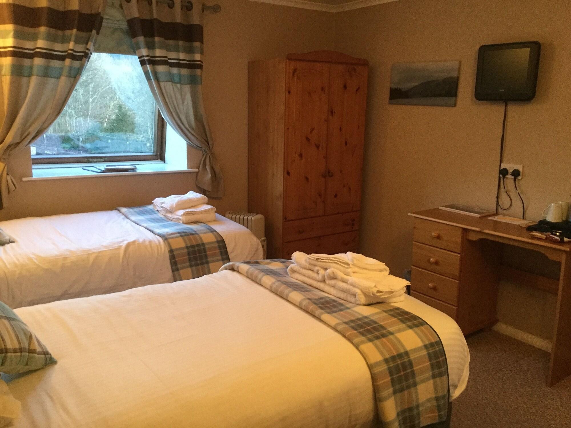 Oyo Inverour Guest House Gairlochy Kültér fotó